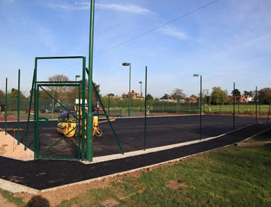 Pourquoi l’orientation est-elle essentielle pour une construction court de tennis saint remy de provence ?