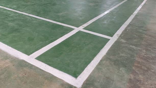 Faut-il un entretien particulier en été après une construction court de tennis à Angers ?