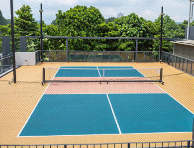 Comment la construction court de tennis à paris peut-elle enrichir l’offre de loisirs d’un hôtel urbain ?