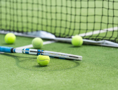 Comment intégrer une construction court de tennis gazon synthetique à Paris dans un espace sportif limité ?